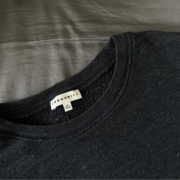 Aritzia community sweater size M - Picture 3 of 3